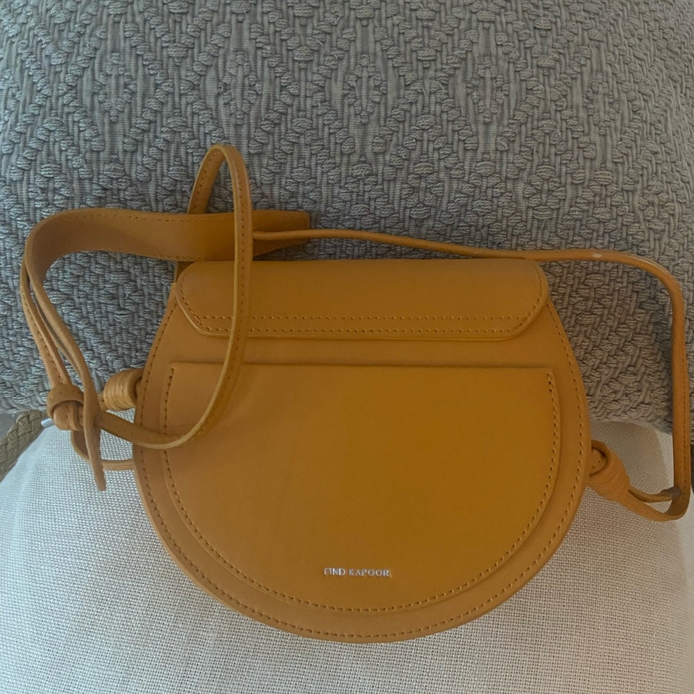 Find Kapoor crossbody